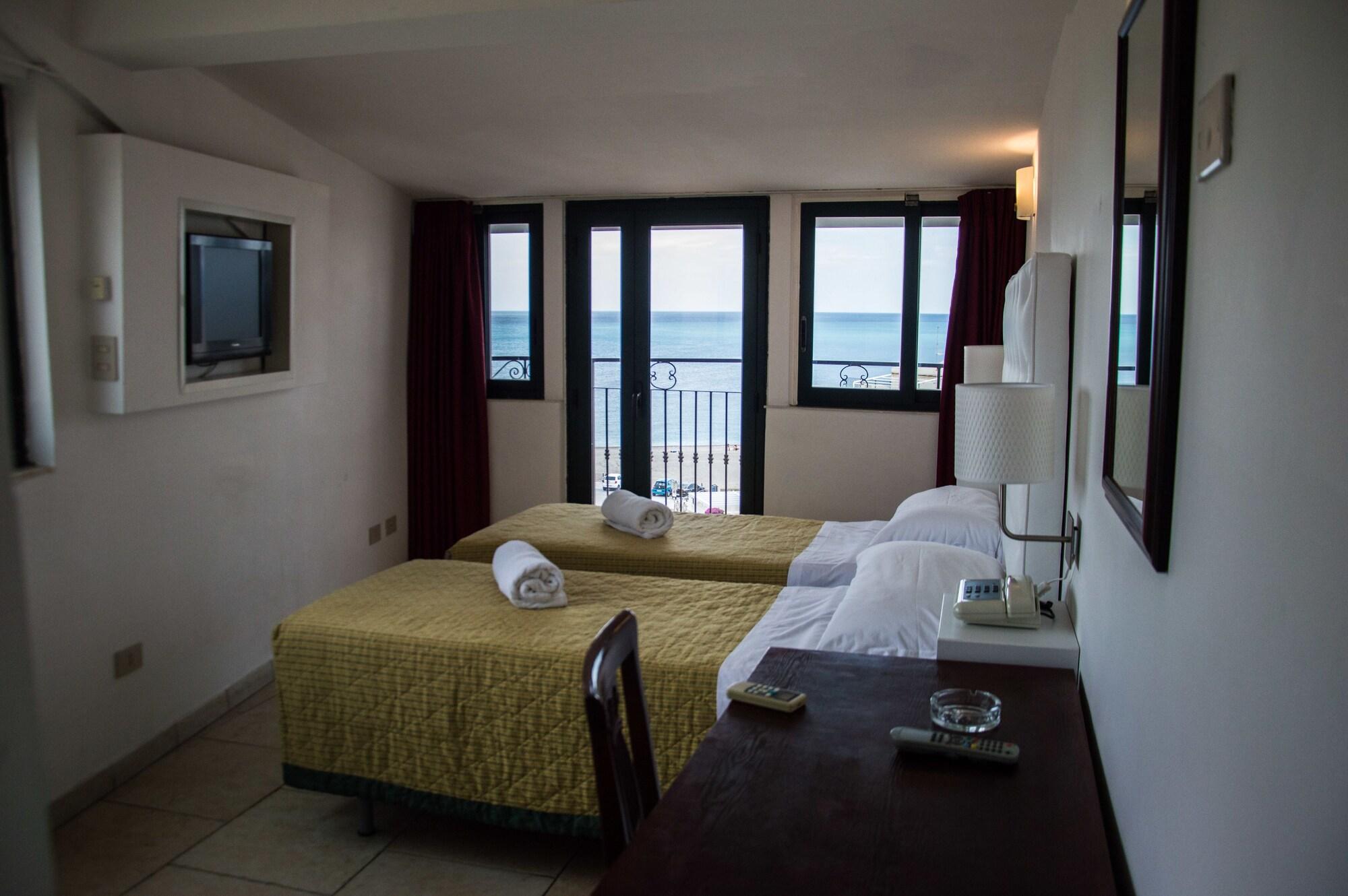 Hotel & Apartments Villa Linda Giardini-Naxos Buitenkant foto